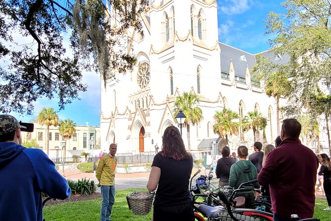 2-Hour Explore Savannah Bike Tour - City Market for food and evening plans