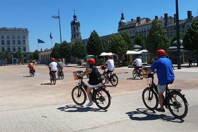 2h - Electric Bike Tour of Lyon with a Local Guide - City Hall and Lyon’s famous painted wall