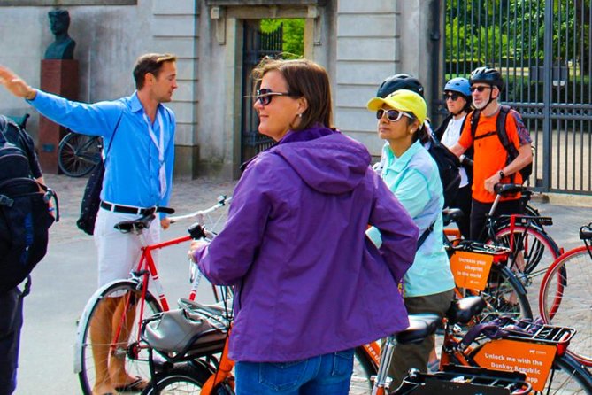 3-hour Copenhagen City Highlights Bike Tour - The Little Mermaid and Amalienborg