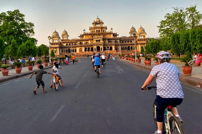 3-Hour Morning Bike Tour of Jaipur - City Palace, Isarlat, and Jaipur’s working center