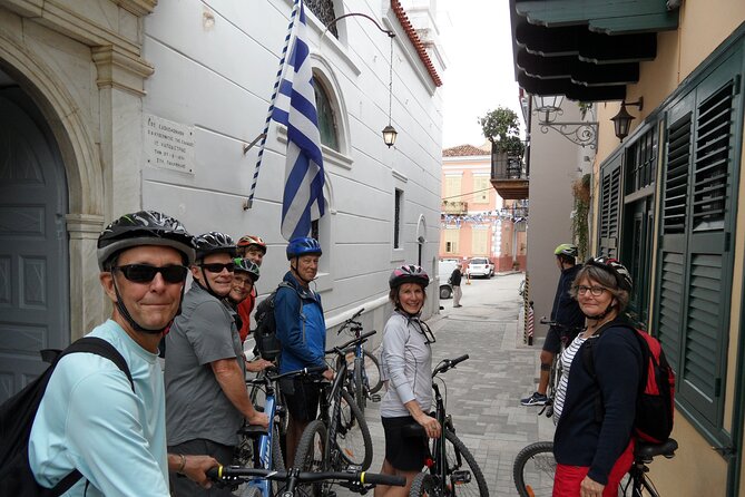 3in1; Cycling, sightseeing, tasting - Meeting a local family or neighborhood resident