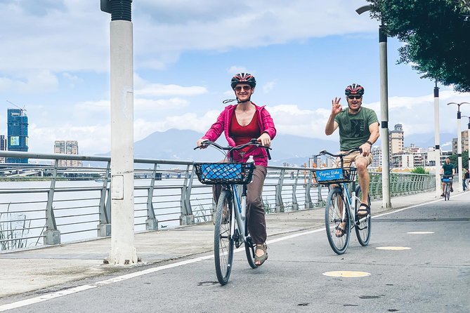 4-Hour Morning Cycling City Tour (incl. breakfast) - Breakfast sets the tone at 9:00 am