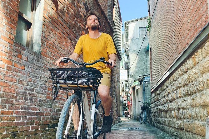 4-Hour Morning Cycling City Tour (incl. breakfast) - Dadaocheng Pier and Dihua Street reveal old trade routes