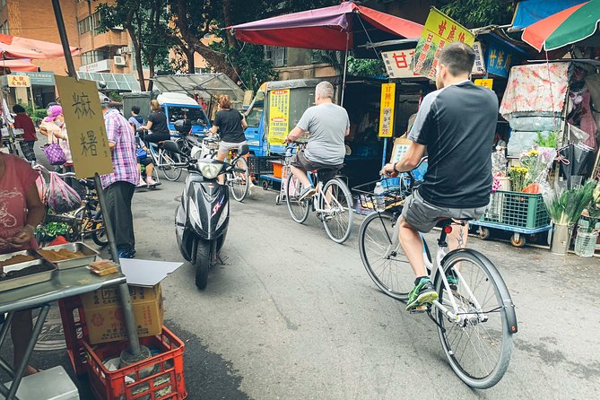 4-Hour Morning Cycling City Tour (incl. breakfast) - Xia Hai City God Temple finishes with tea and local tradition