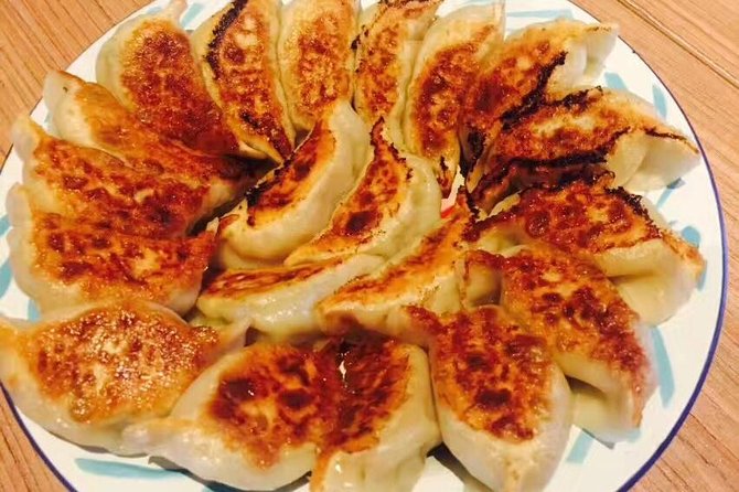 4-Hour Private Beijing Hutong Bike Tour with Dumpling Lunch - Tea shopping and the Wuyutai stop