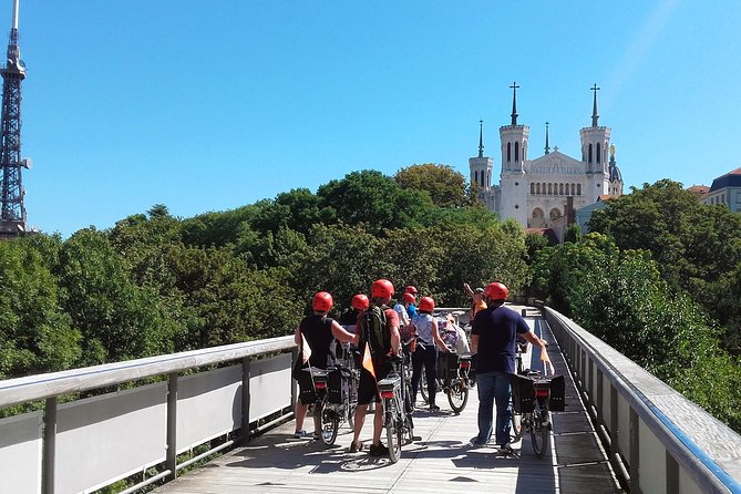 4h Complete Lyon Experience: E-Bike, Food Tasting & Old Town Walk - Cruising the Rhône and entering Tête d’Or park