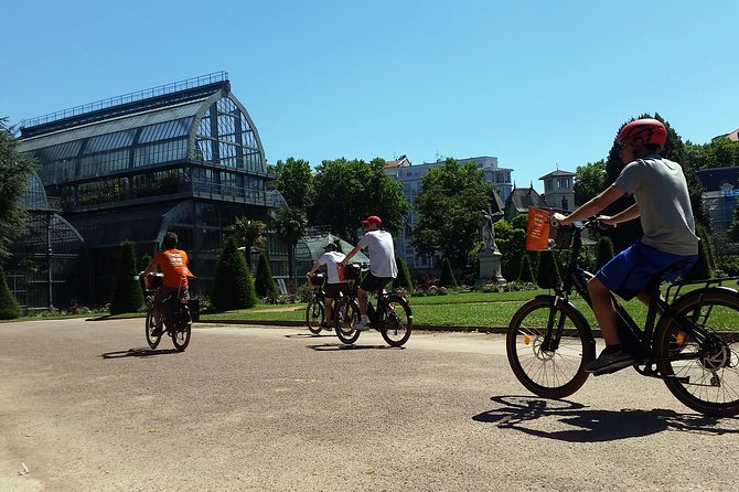 4h Complete Lyon Experience: E-Bike, Food Tasting & Old Town Walk - Vieux Lyon on foot