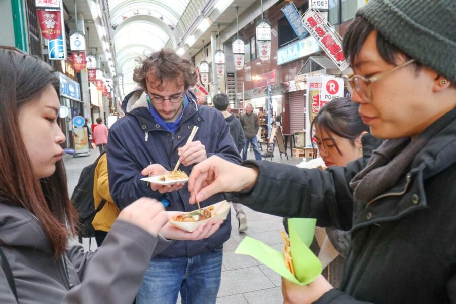 5-Hour Osaka Highlights Bike Tour with Lunch - Osaka Castle Park by bicycle