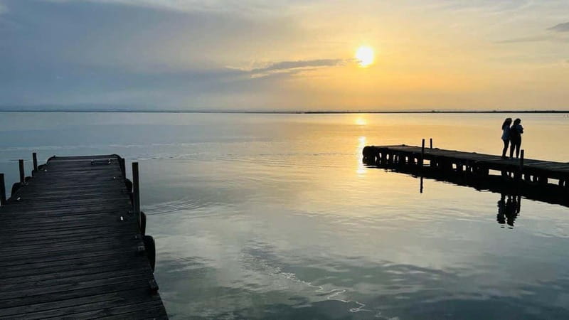 Albufera Bike Adventure: Wetlands, Beaches & Biodiversity - Almuerzo or a boat ride across Albufera