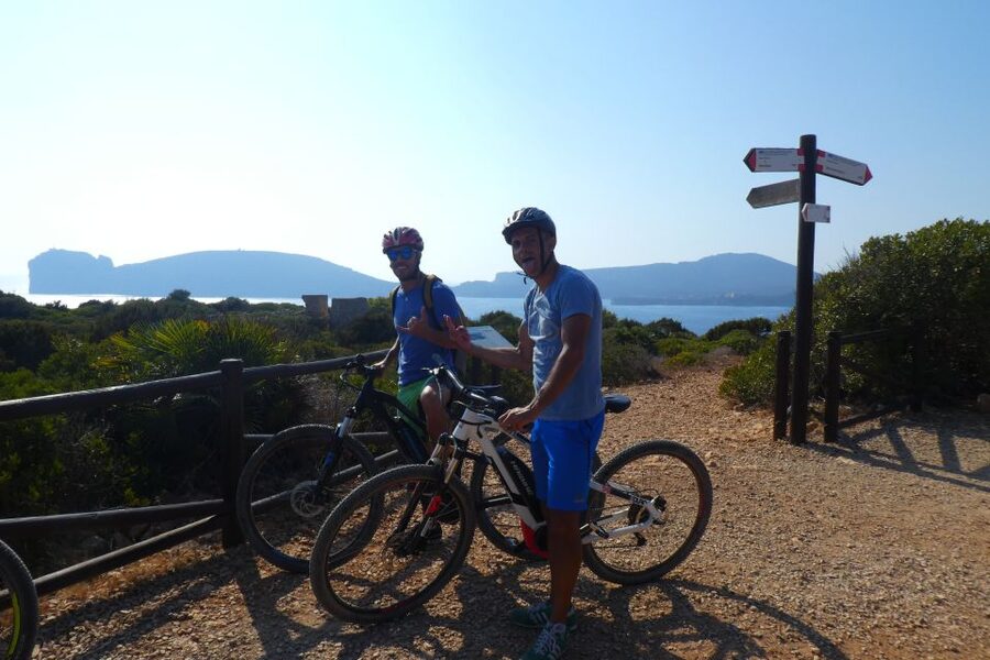 Alghero: Small Beaches E-Bike Tour with Aperitivo - Coastal paths toward small beaches and clear coves