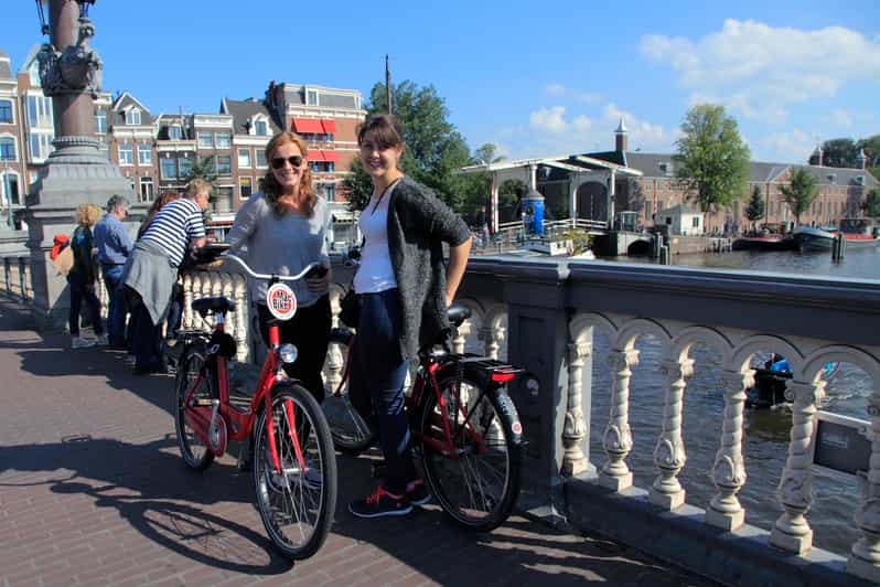 Amsterdam: 1/3-Hour or Full-Day Bike Rental with Lock - Traffic, parking, and riding confidence