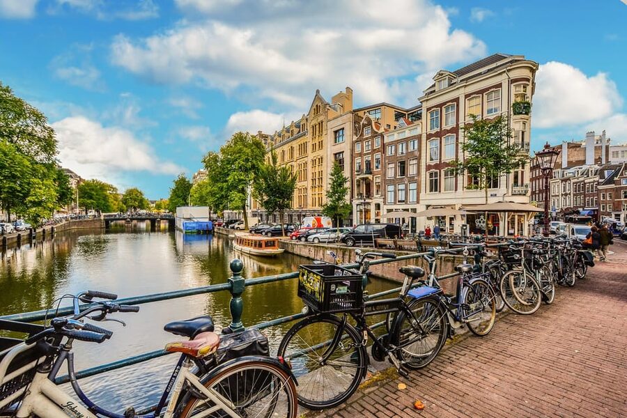 Amsterdam: 3-Hour Private Bike Tour of the City Center - Returning Through the Canal Belt and De Wallen