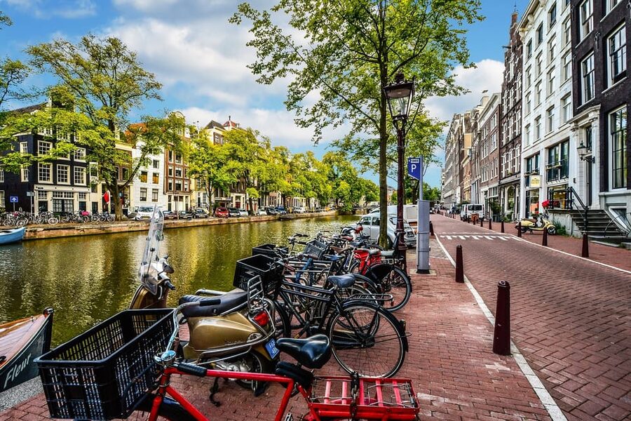 Amsterdam: 3-Hour Private Bike Tour of the City Center - What the Private Format Is Worth