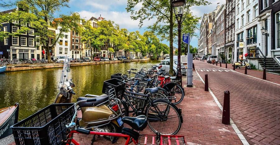Amsterdam: 3-Hour Private Bike Tour of the City Center - Along the Canal Belt to Westerkerk