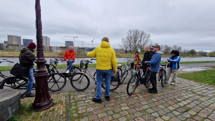 Amsterdam: Dutch Countryside E-Bike with Cheese & Clogs - Guides make a real difference