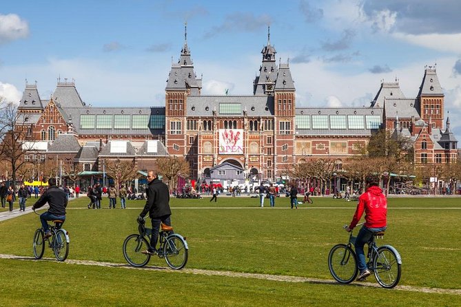 Amsterdam: E-Bike Sightseeing Tour - Amsterdam Centraal and the return ride