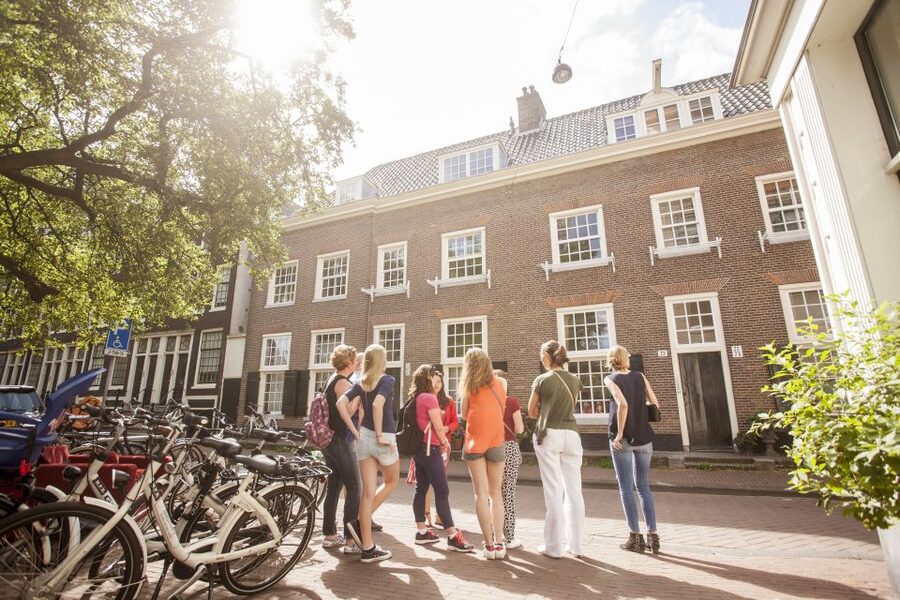 Amsterdam: Hidden Gems & Highlights Guided Bike Tour - Anne Frank House and the limits of a bike tour