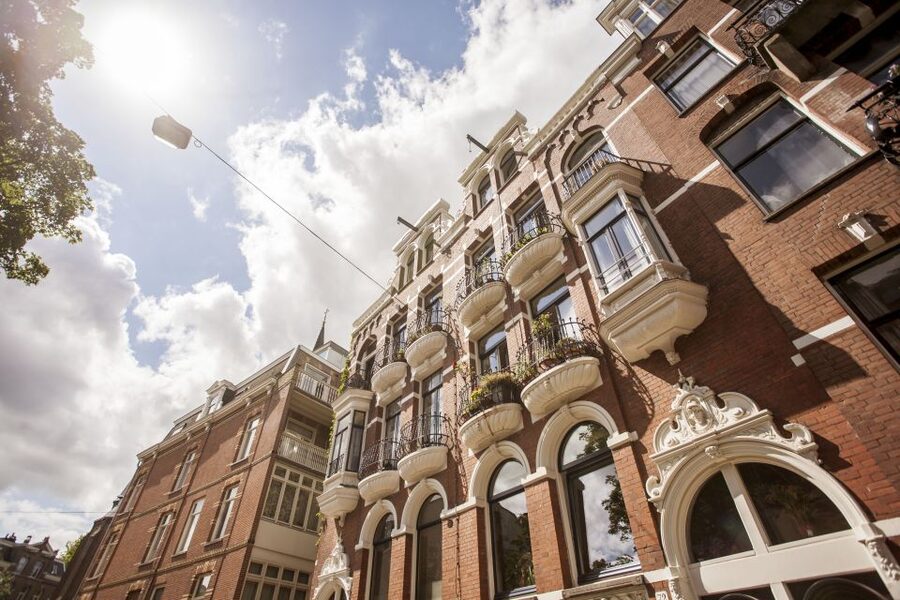 Amsterdam: Hidden Gems & Highlights Guided Bike Tour - Cycling difficulty, traffic, and weather