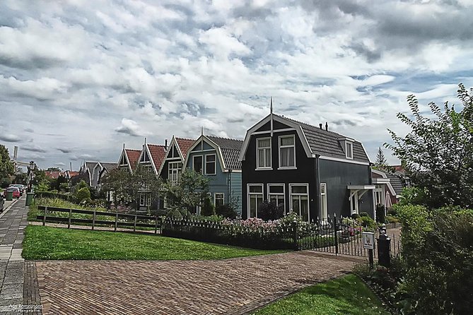 Amsterdam Landscape Windmill Private Bike Tour - Muiderslot Castle: a five-minute photo stop
