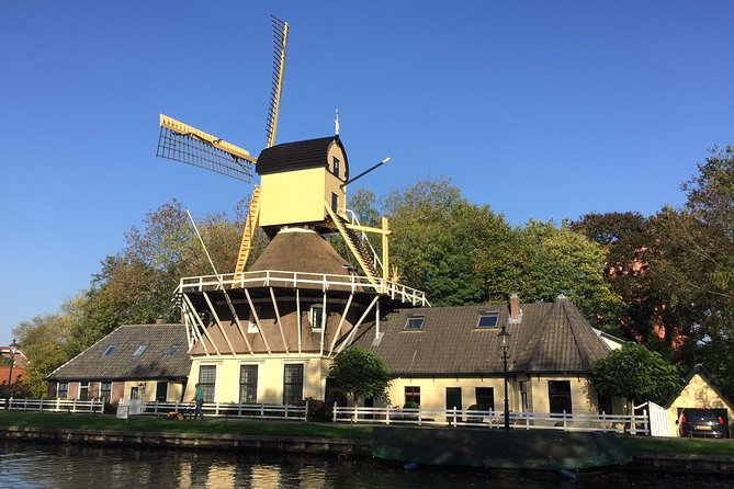 Amsterdam Landscape Windmill Private Bike Tour - The first hour: quiet paths through the Dutch countryside