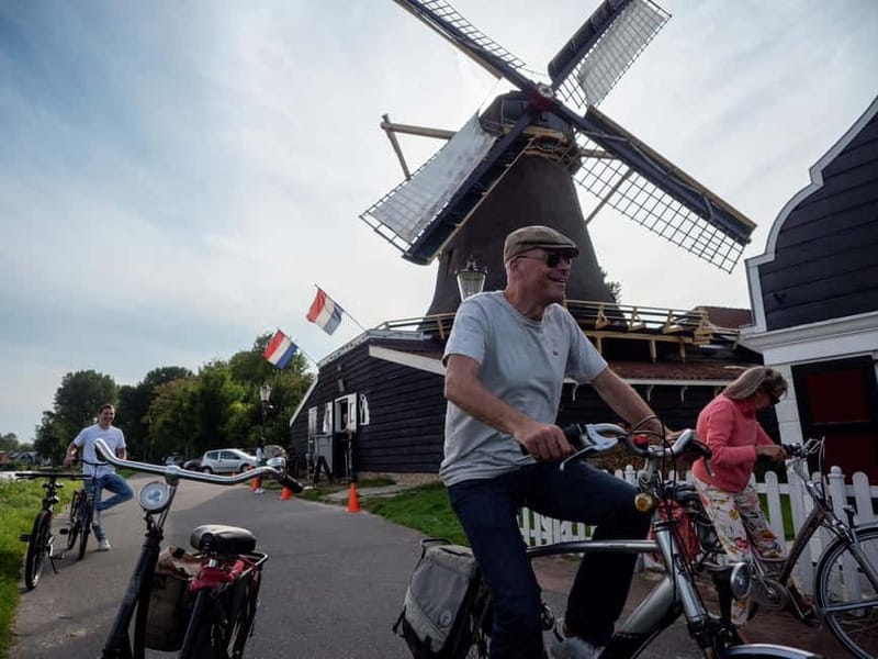 Amsterdam: Leisurely Windmill & Countryside Bike Ride - The Admiral windmill and the first open views