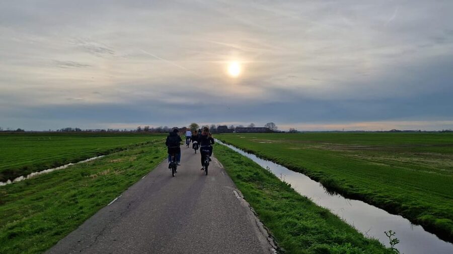 Amsterdam: Leisurely Windmill & Countryside Bike Ride - What the $51 price really covers