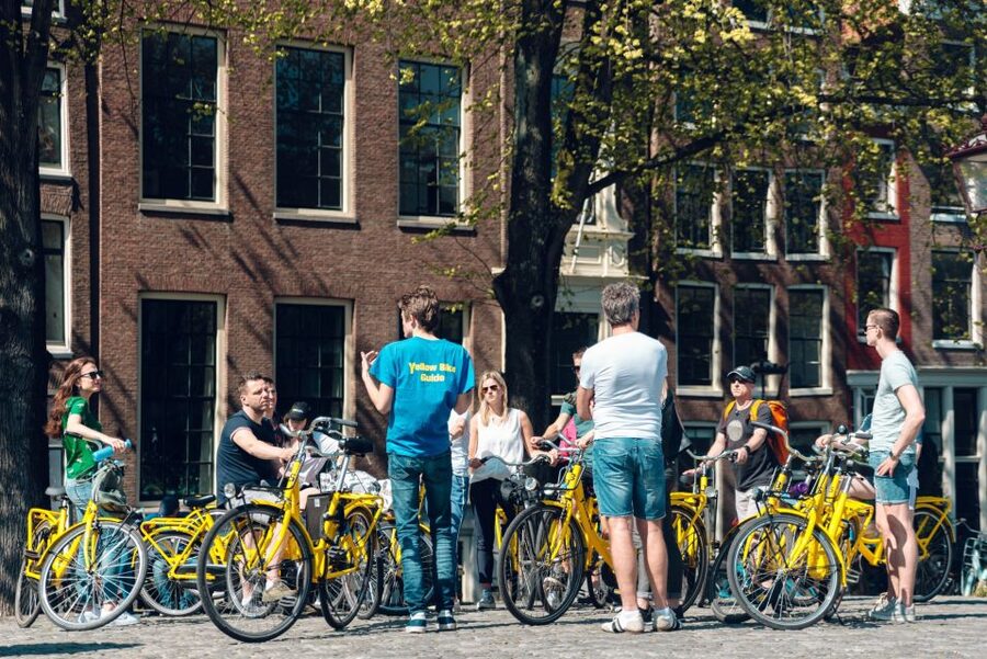Amsterdam: Relaxed City Highlights Guided Bike Tour - Starting near Central Station