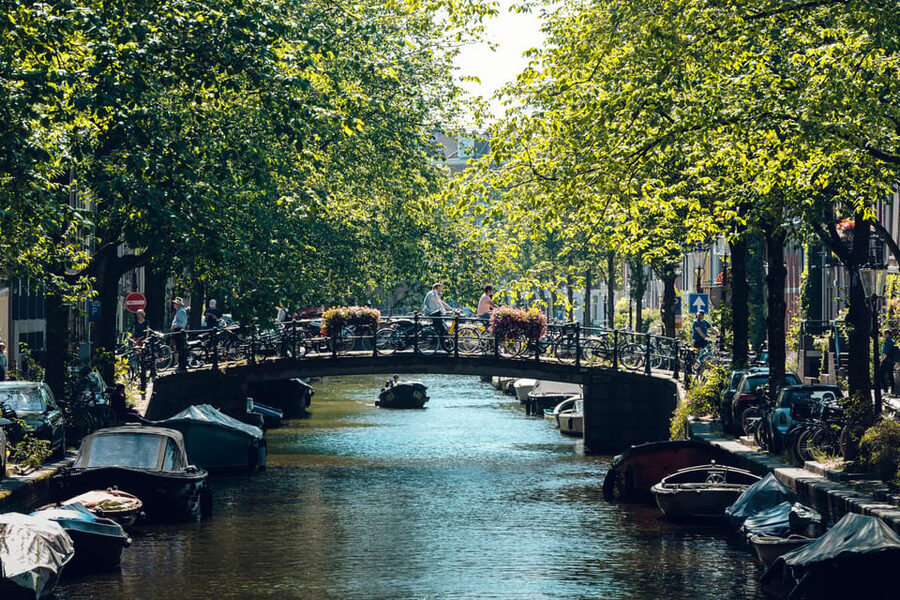 Amsterdam: Relaxed City Highlights Guided Bike Tour - Leidseplein’s music, crime, and squatting stories