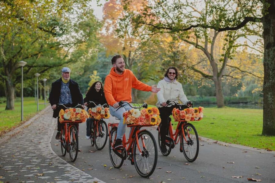 Amsterdam: Top Highlights Guided Bike Tour - Starting near Central Station