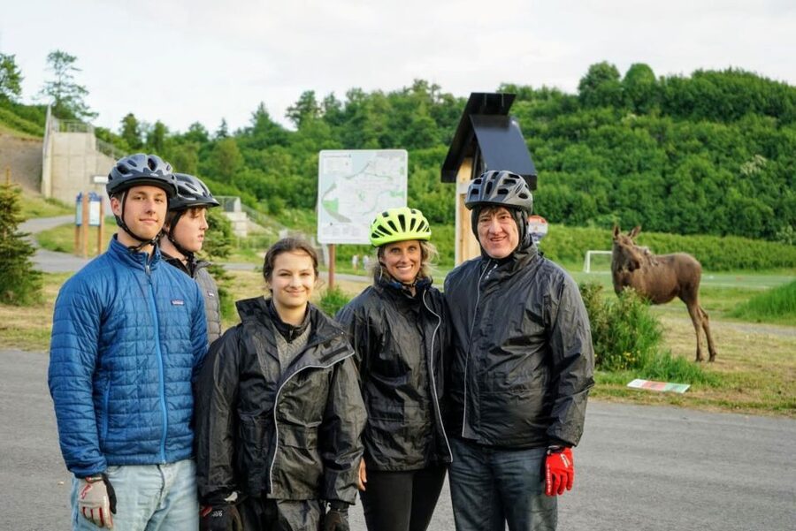 Anchorage: Coastal Trail 3-Hour City Bike Tour - What the guide adds