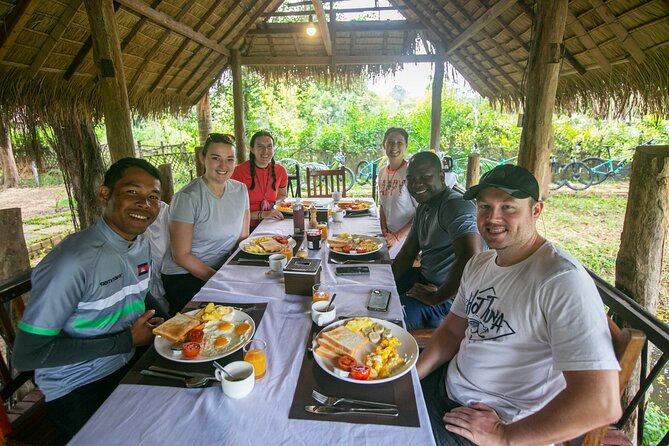 Angkor Sunrise Bike Tour / E-Bike or Tuk Tuk - Guides, support, and group size