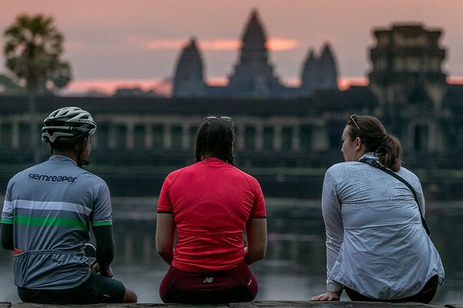 Angkor Sunrise Bike Tour / E-Bike or Tuk Tuk - Breakfast after the first temple visit