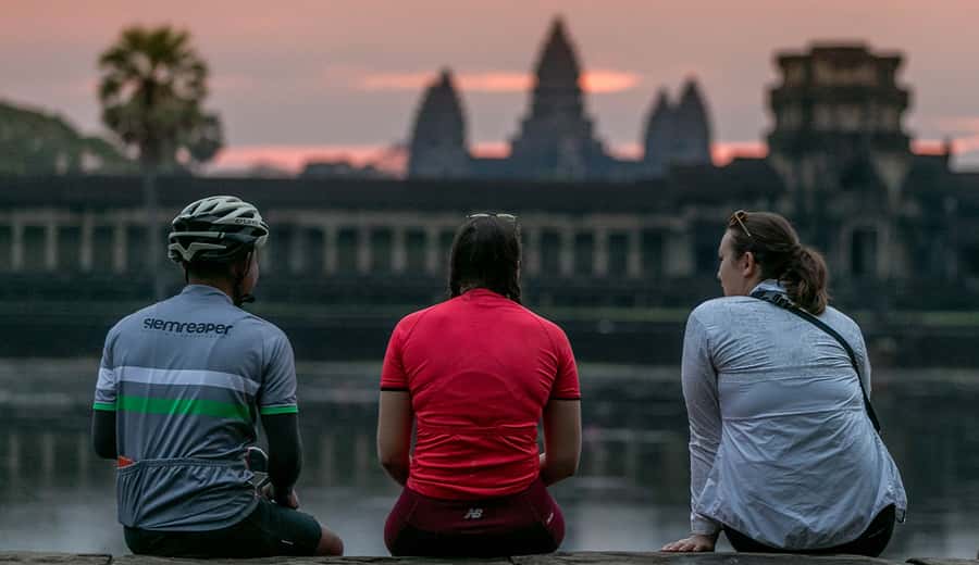 Angkor Wat: Guided Sunrise Bike Tour w/ Breakfast and Lunch - Breakfast near Srah Srang