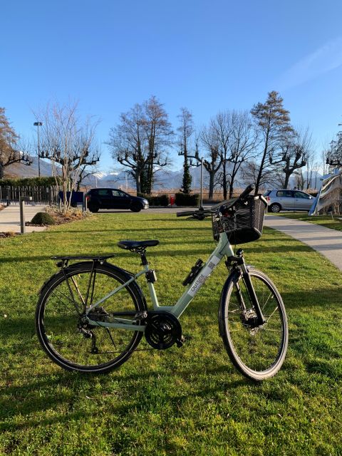 Annecy-le-Vieux, France: Electric and Classic Bike Rentals - What makes a Tour du Lac worthwhile