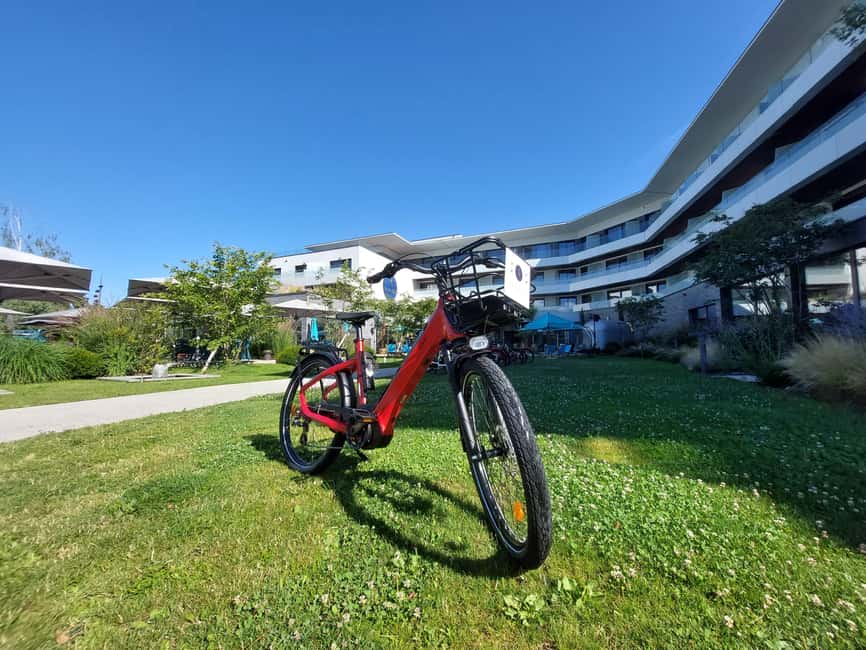 Annecy-le-Vieux, France: Electric and Classic Bike Rentals - Electric bike or muscle bike?