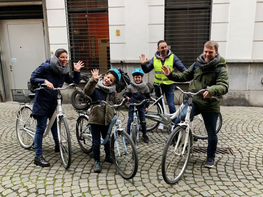 Antwerp: City Highlights Guided Bike Tour - The guides make or break the ride
