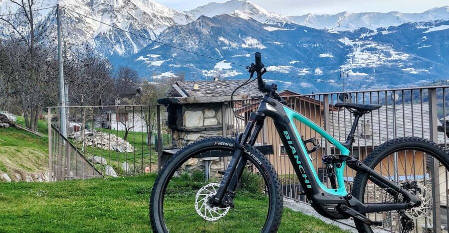 Aosta: E-bike full suspension day rental - Choosing between an easy route and a tougher ride