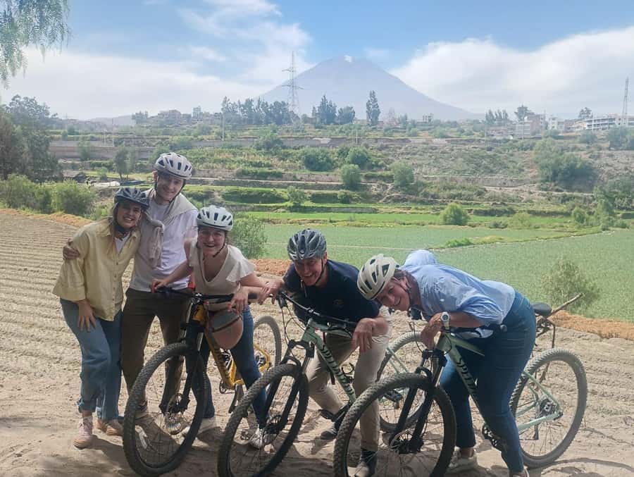 AREQUIPA BIKING CITY TOUR - San Lazaro shows a more intimate side of Arequipa