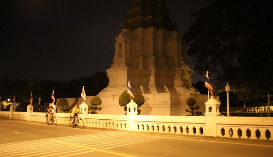 Ayutthaya: 3-Hour Sunset Ride Bike Excursion - Markets, Phet Fortress, and an ordinary side of Ayutthaya