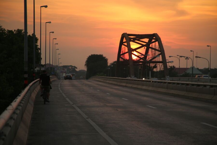 Ayutthaya: 3-Hour Sunset Ride Bike Excursion - Wat Suwandararam and the first river crossing