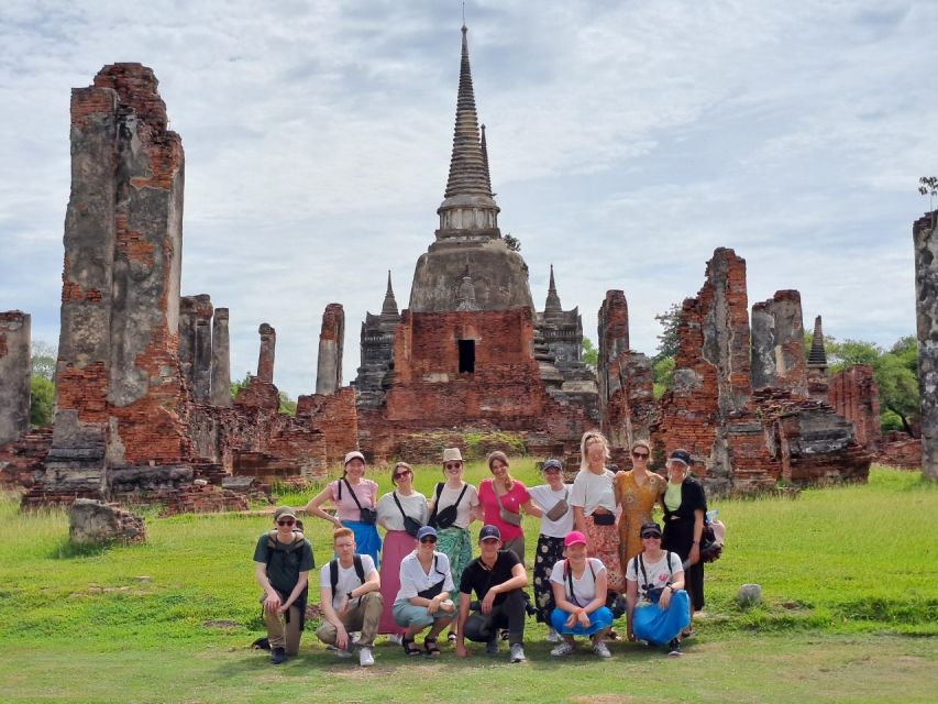 Ayutthaya City and Historical Park Bike Tour - Along the river to a palm-leaf craft community