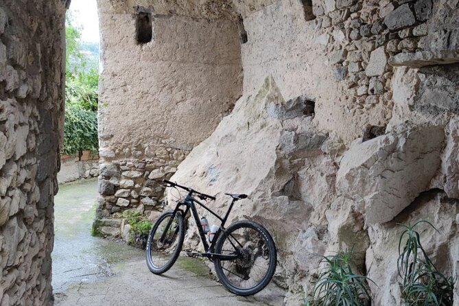 Backroads & Limoncello Experience: Sorrento E-Bike Tour - Getting started at V. Fuoro