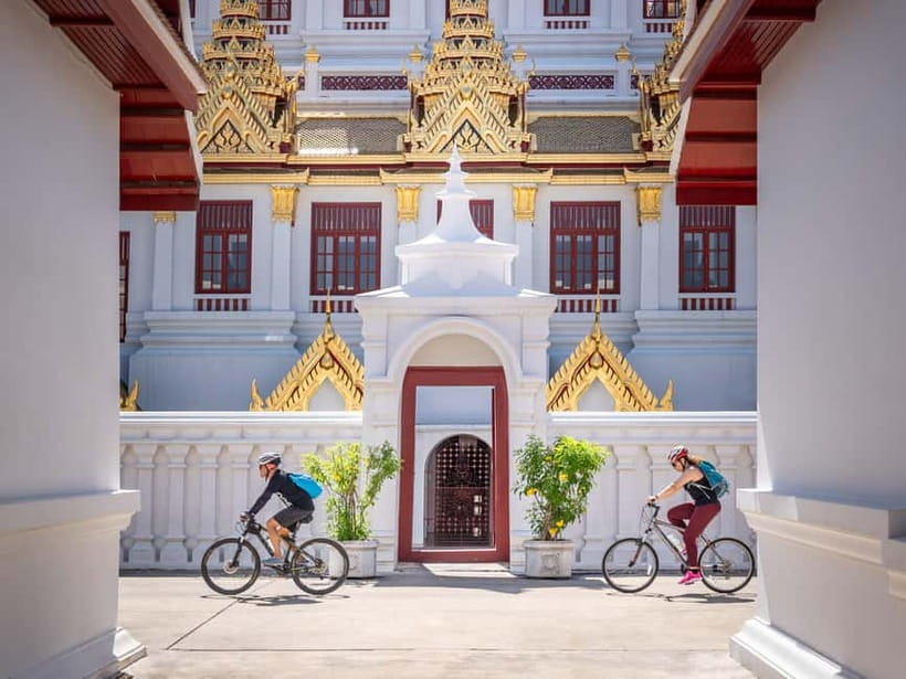 Bangkok: Backstreets and Historic Temples Bike Tour - Bangkok Noi, canals, and ordinary city life