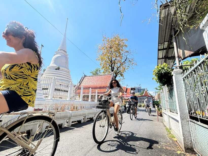 Bangkok: Bike, Boat & Food Tour in Thonburi - Bangkok Yai by traditional longtail boat