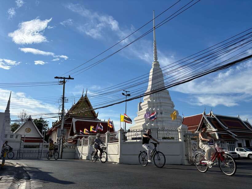 Bangkok: Bike, Boat & Food Tour in Thonburi - Wutthakat, farms, and the train crossing