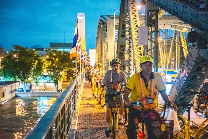 Bangkok by Night Cycling Tour with Street-food Meal - Why Bangkok is better after dark