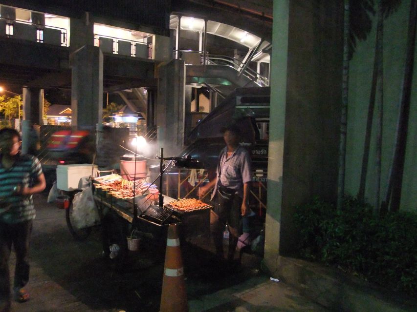 Bangkok by Night Cycling Tour with Street-food Meal - The flower market at its liveliest