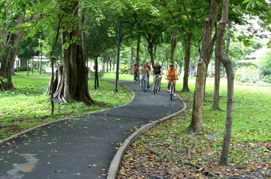 Bangkok: City Culture half-day Bike Tour - A local temple before the city wakes up
