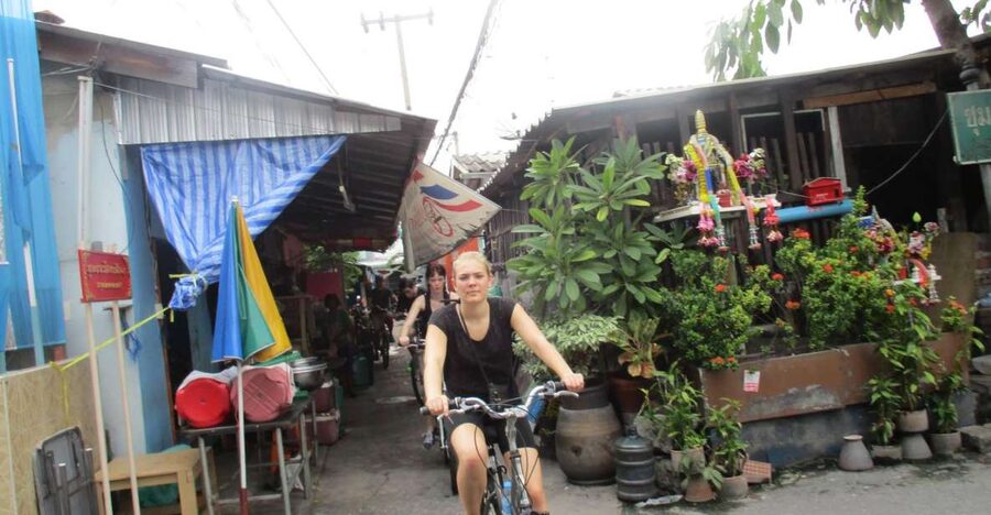 Bangkok Full-Day Bike Tour with Boat Transfer and Lunch - Crossing the Chao Phraya with your bike
