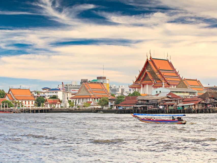 Bangkok: Khlong Toei Market & Bang Krachao Island Bike Tour - Two hours by bicycle through Bangkok’s Green Lung